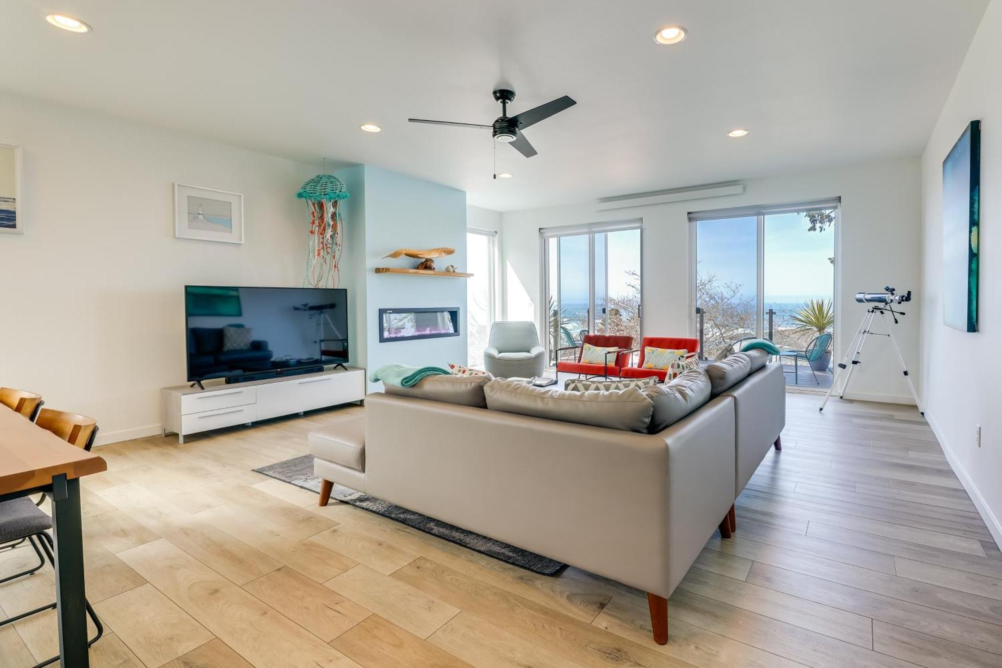 Scenic Depoe Bay Townhome With Deck Less Than 1 Mi To Parks! 외부 사진